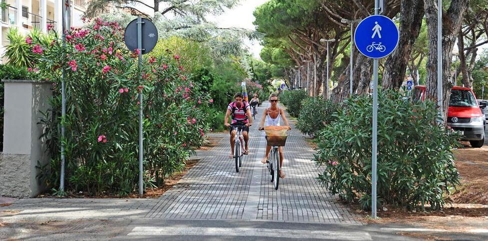 La ciclabile si rifà il look su viale della Repubblica 