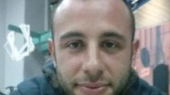 Si schianta con la Vespa, muore a 29 anni