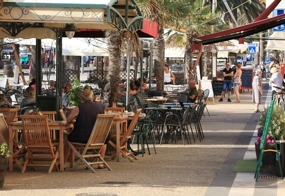 Suolo pubblico ad Alghero, i gestori dei locali: «Regole condivise» 