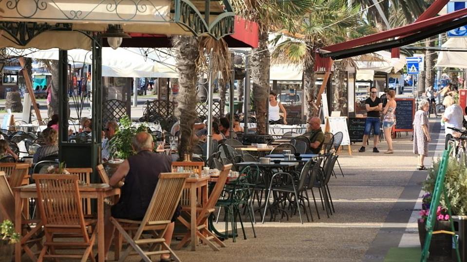 Suolo pubblico ad Alghero, i gestori dei locali: «Regole condivise»