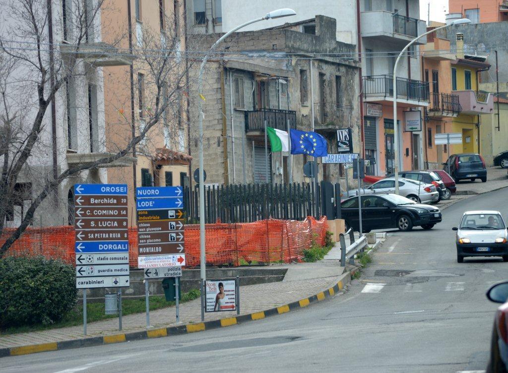 Il centro di Siniscola con la caserma dei carabinieri