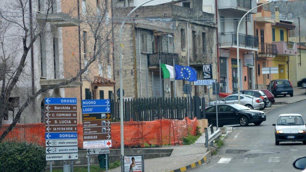 Il centro di Siniscola con la caserma dei carabinieri