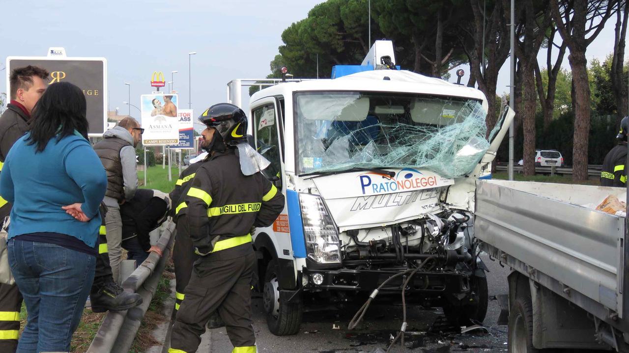 Incidente a Prato Est, rallentamenti nella zona della Questura
