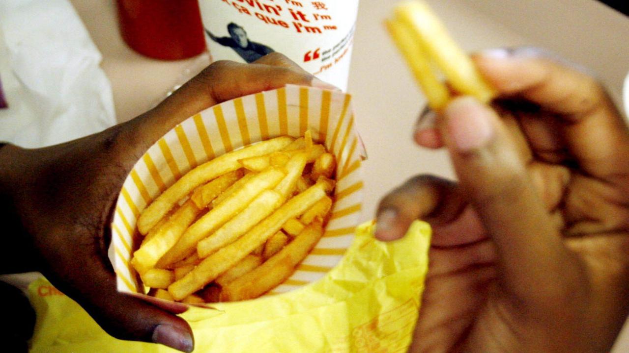 Quartu, due corsie di sicurezza per entrare e uscire da McDonald's