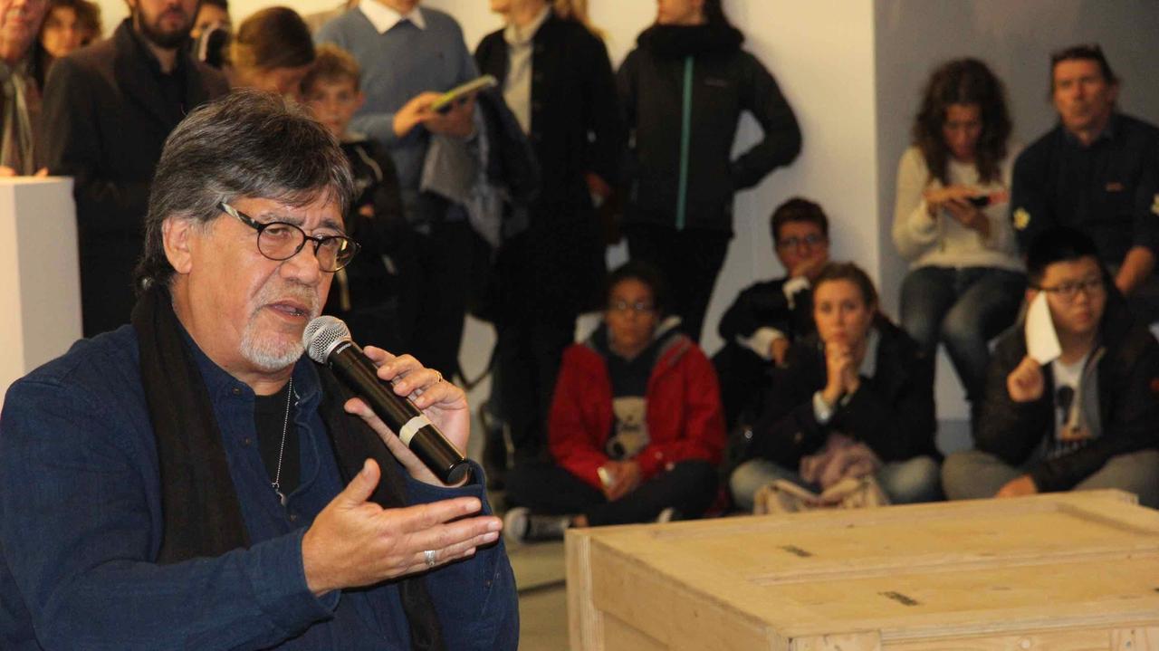 Lo scrittore Luis Sepulveda presenta il suo libro al Museo Pecci (foto Batavia)