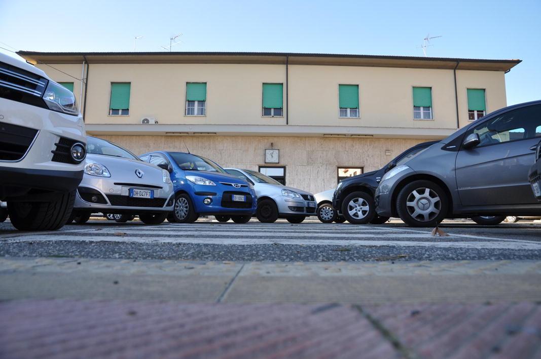 Il parcheggio in piazza della stazione