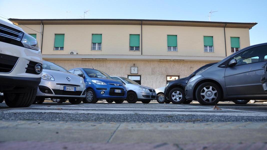 Il parcheggio in piazza della stazione