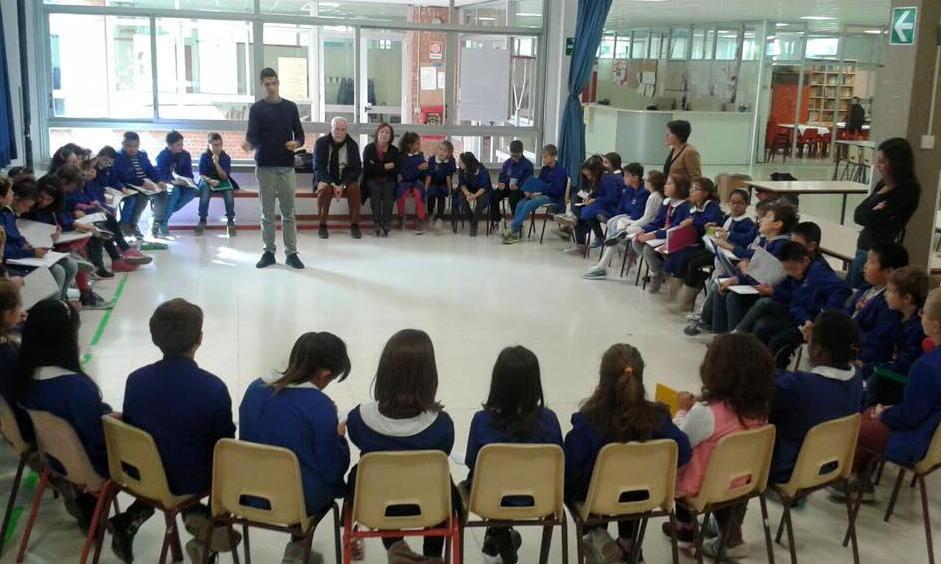 L’arbitro Masotti coi bimbi di Ponzano
