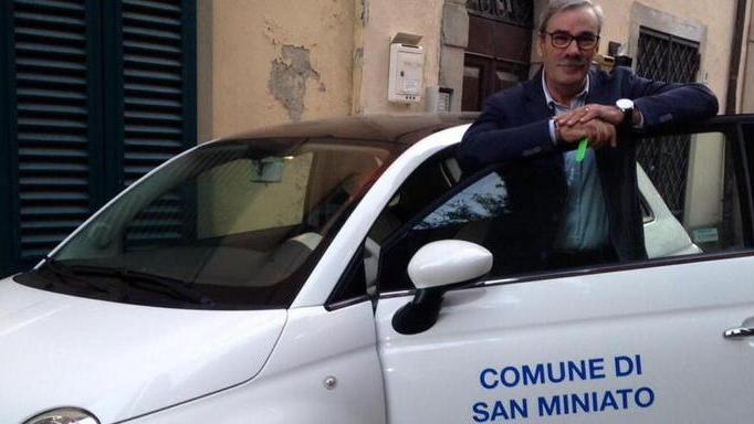 Una Fiat 500 in uso gratuito per il Comune
