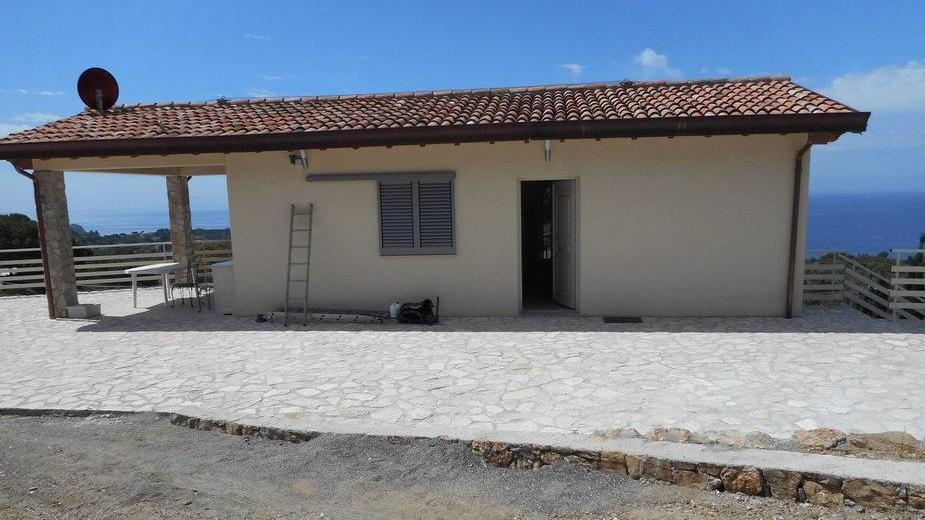 Casa affacciata sul mare sequestrata dalla Forestale