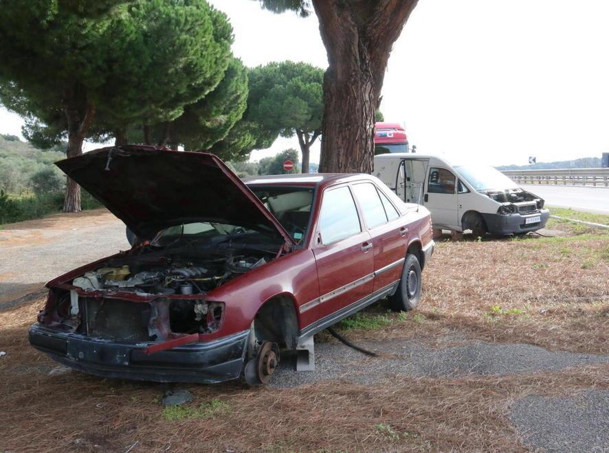 Saccheggiate le carcasse in sosta 
