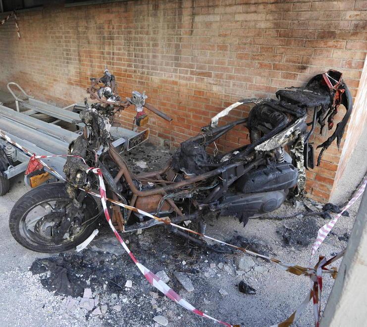 Appicca le fiamme ai locali Arrestato il piromane 