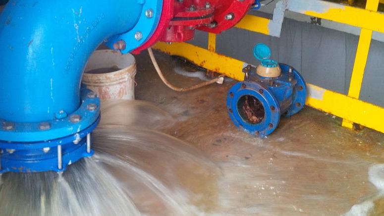 Salta un giunto e si allaga l’agro