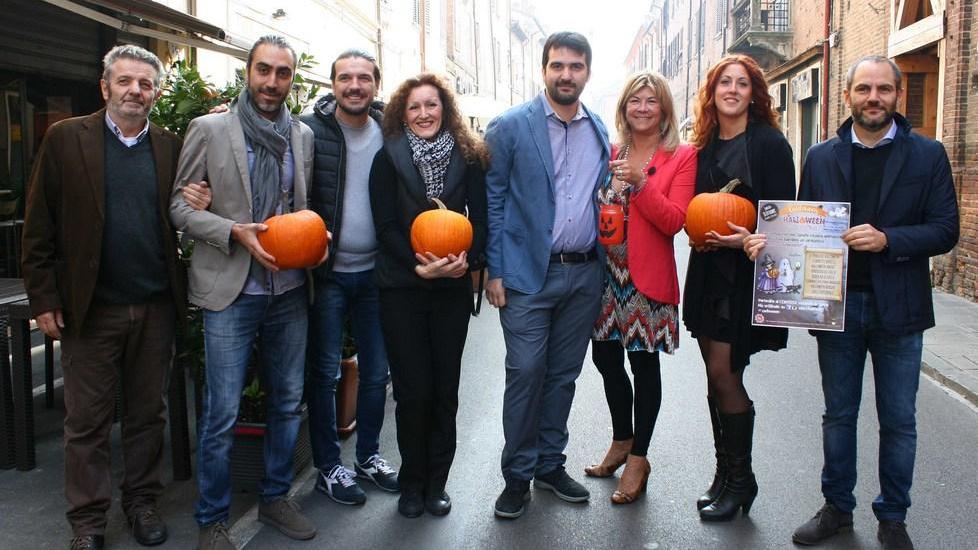 Un comitato commercianti in via Mayr