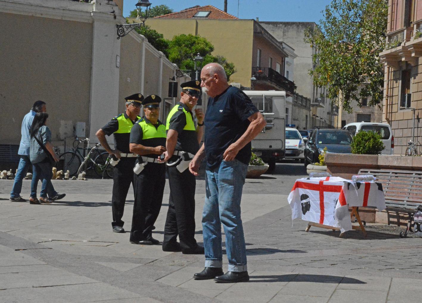 Doddore Meloni multato dai giudici in piazza Eleonora