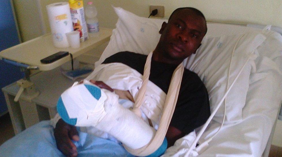 Ibrahim Bamba nel reparto di ortopedia del Marino di Alghero