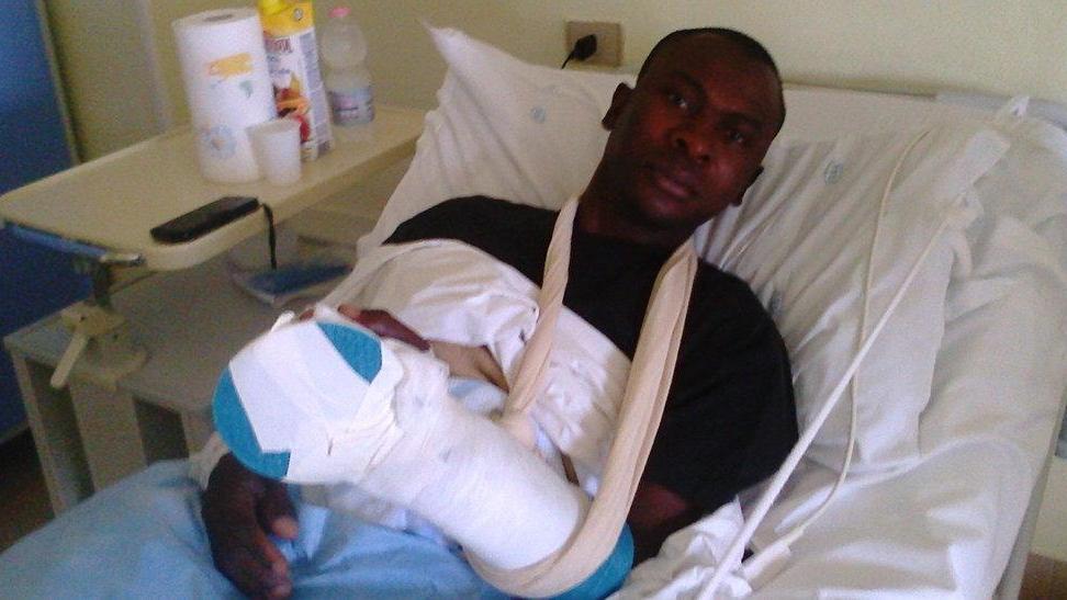 Ibrahim Bamba nel reparto di ortopedia del Marino di Alghero