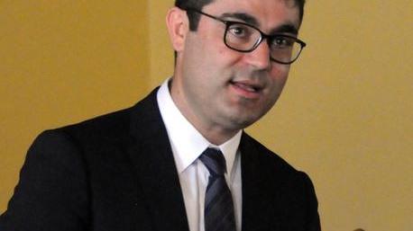 Stabilizzazione precari: l’ex assessore risponde