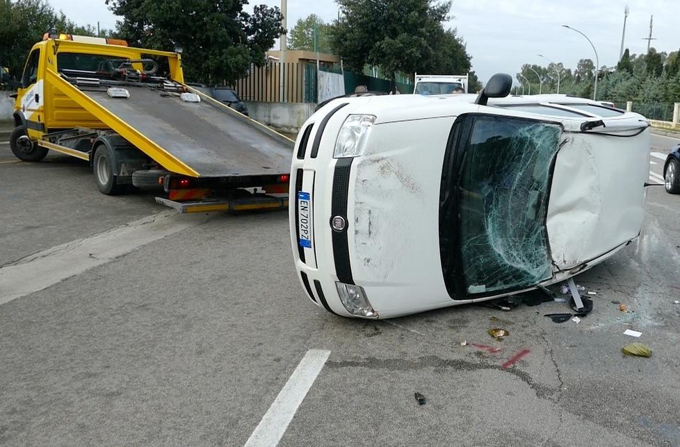 Via Galvani, 2 feriti in un incidente: disposto l’alcoltest