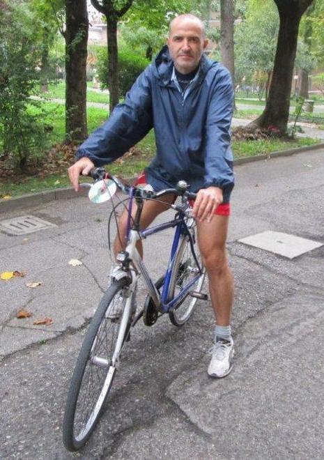 Novellara-Modena in sella alla bicicletta per andare al lavoro 
