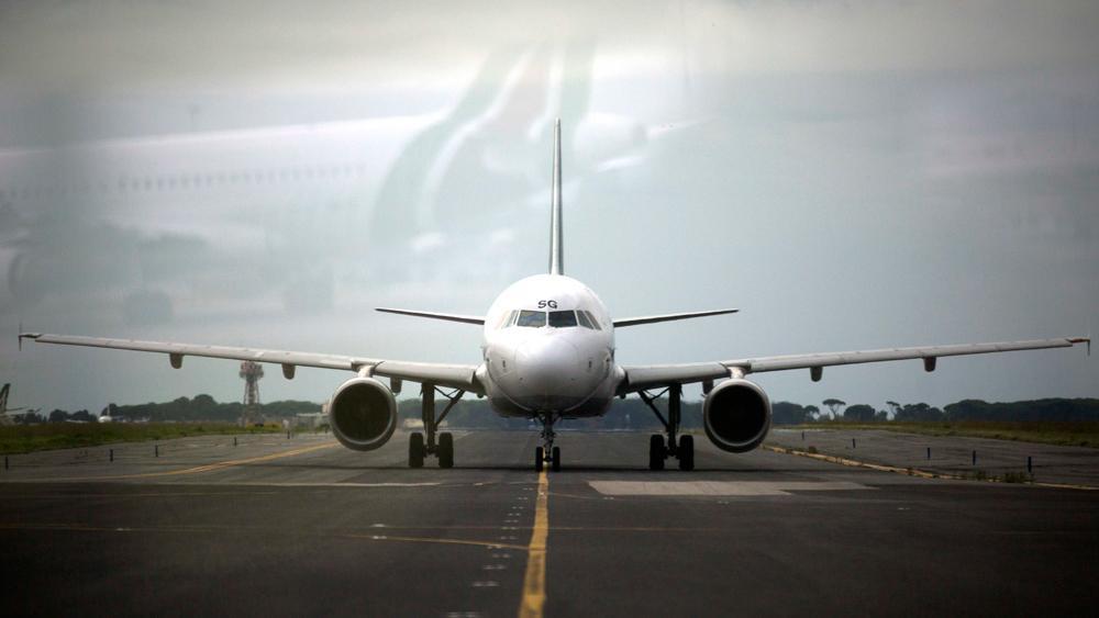 Low cost: come acciuffare le tariffe migliori Prenotate sette settimane prima, meglio se di lunedì 