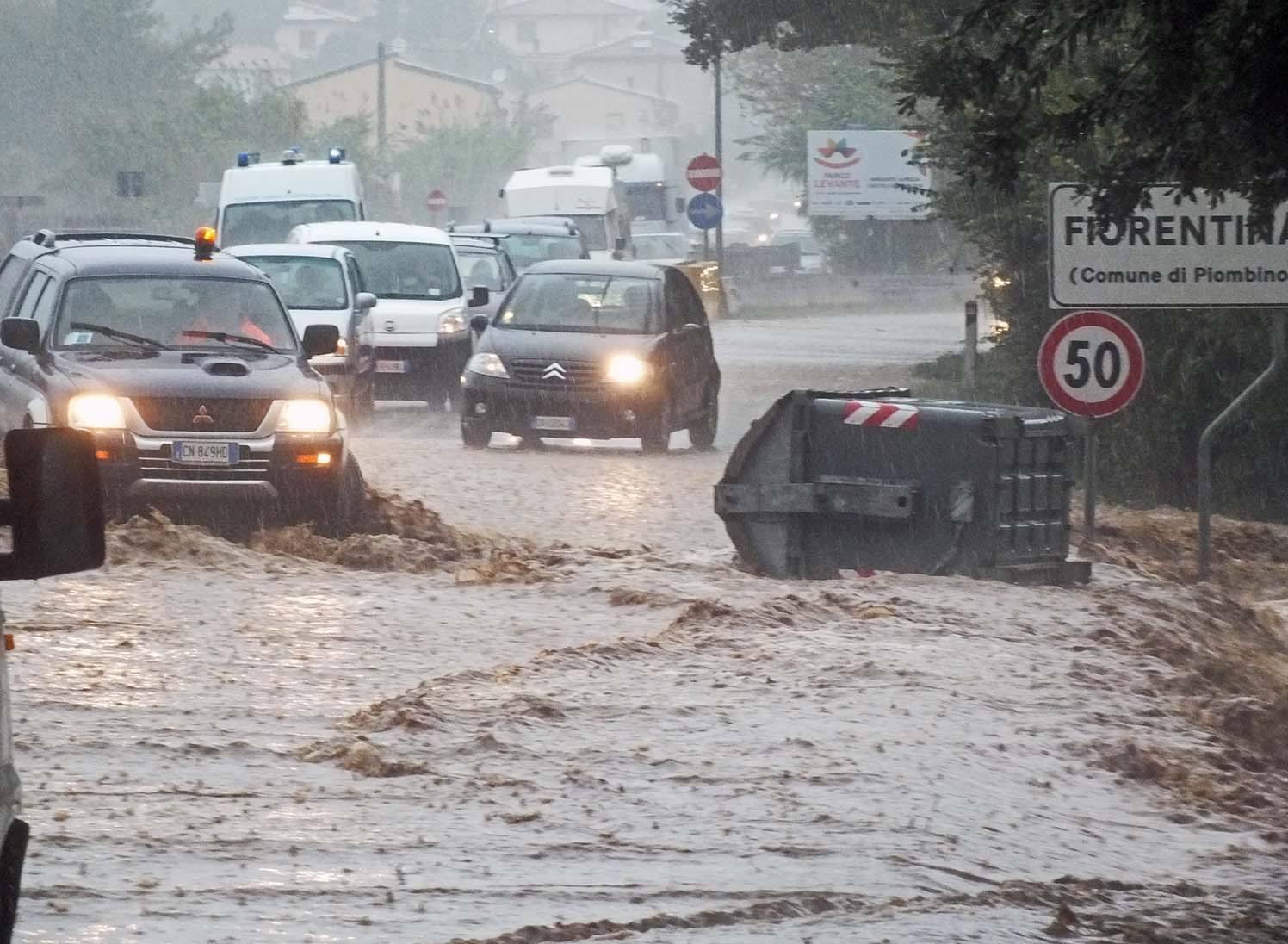 Il traffico bloccato a Venturina