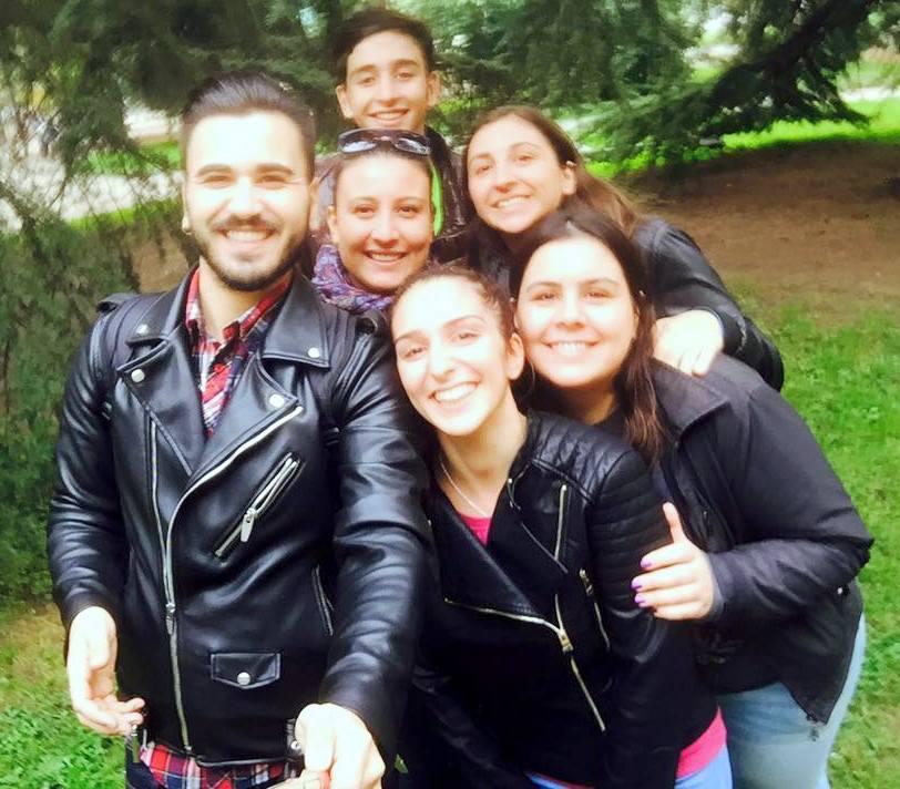 Il designer Agostino Deledda con alcuni amici