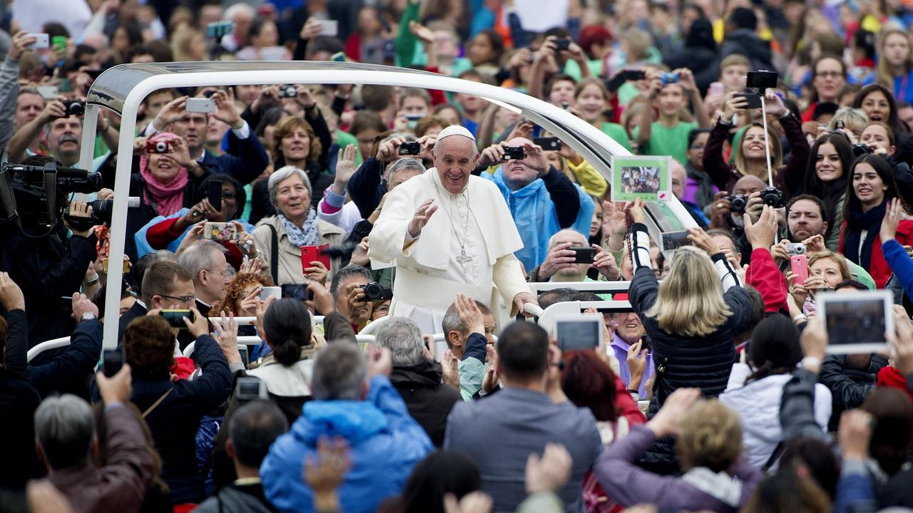 Papa Francesco durante l'udienza del mercoledì a Roma