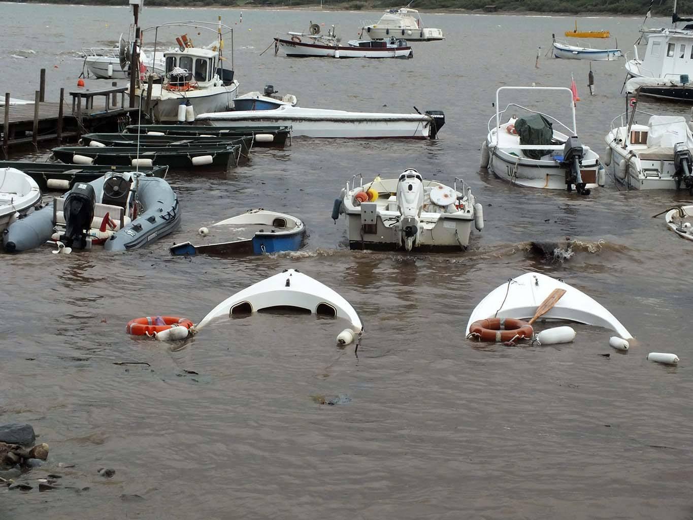 Barche affondate a Baratti