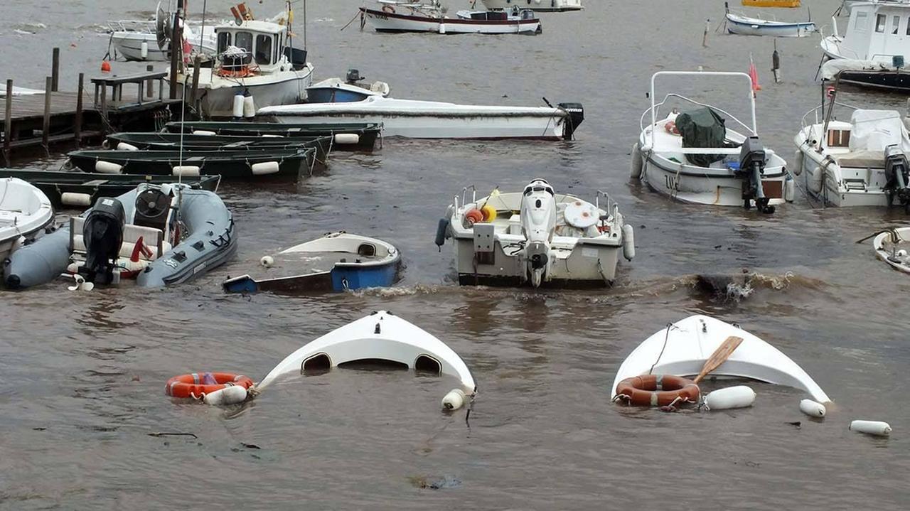 Barche affondate a Baratti