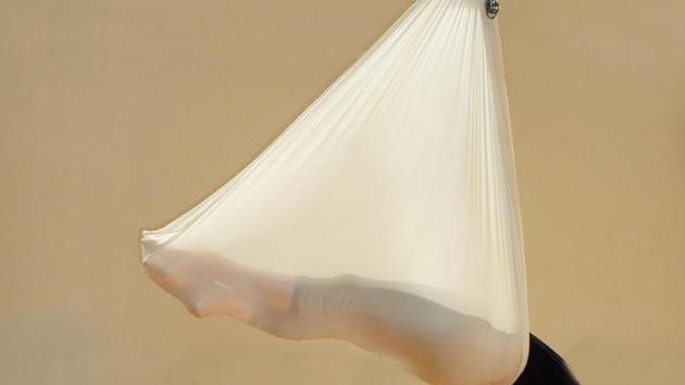 Antigravity Yoga: a testa in giù per stare in forma