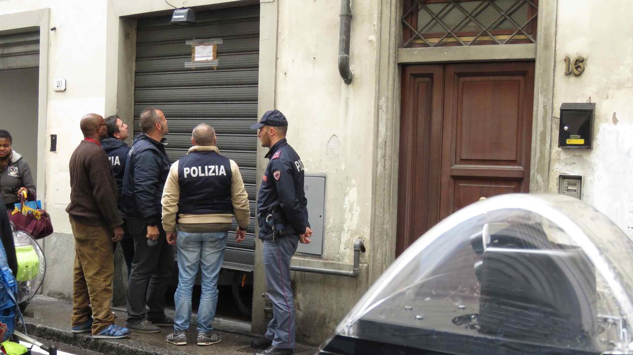 Il negozio chiuso in via Santa Margherita (foto Batavia)