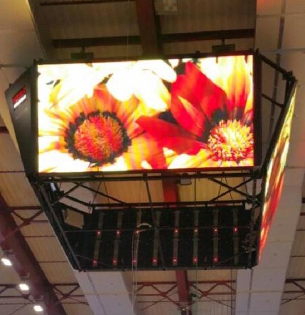 Il cubo segnapunti montato al PalaSerradimigni