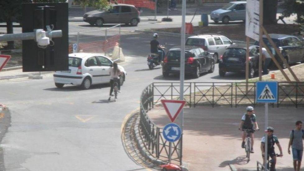Rondò a Porta Elisa L’opposizione va all’attacco