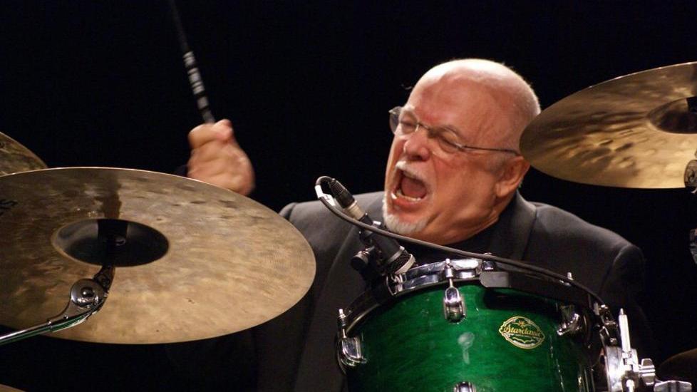 Grande jazz per aiutare Mondo X