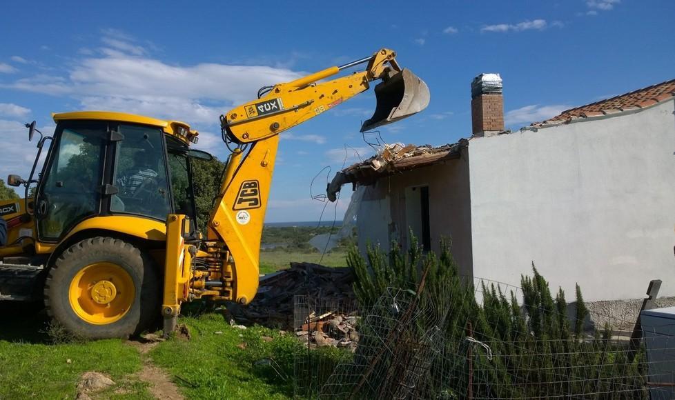 Mater Olbia, giù la casa del custode 