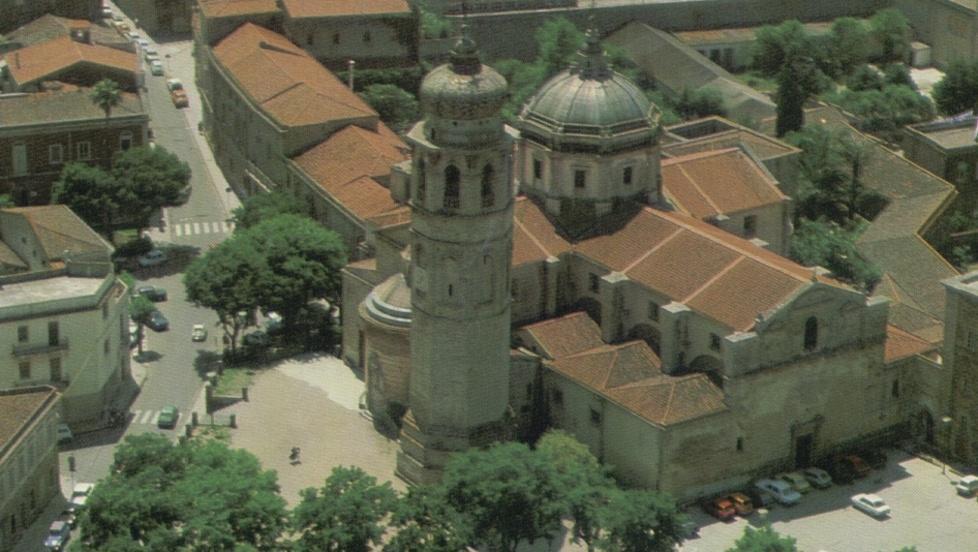 La Chiesa prepara il giubileo: nove le Porte Sante per i fedeli 