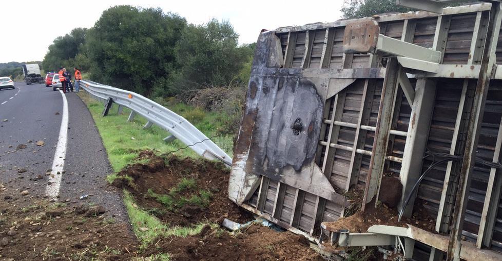 Si sgancia il rimorchio, la “131” bloccata per ore 