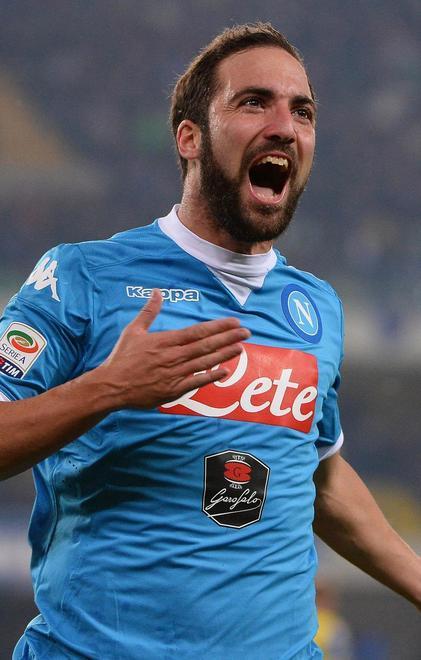 Higuain lancia il Napoli al quinto centro di fila 