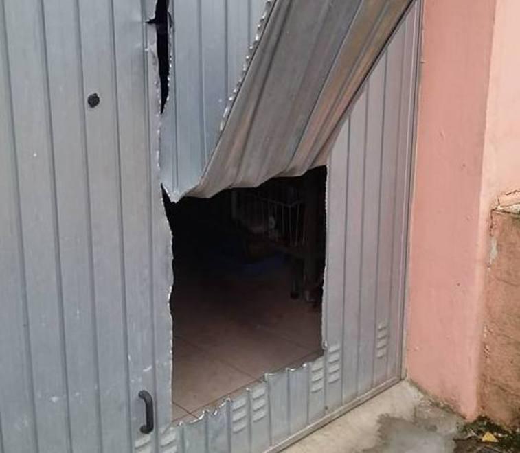 Ladri “aprono” il garage e rubano attrezzi agricoli