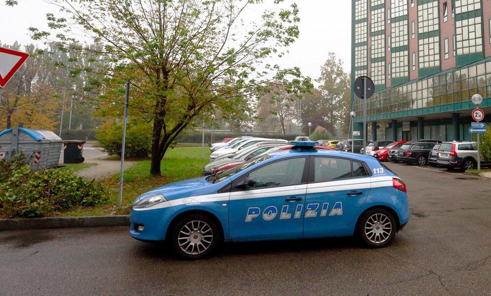 Litiga e ferisce corriere con le forbici