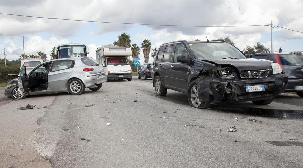 Alghero, ennesimo incidente al bivio per l’aeroporto: due feriti 
