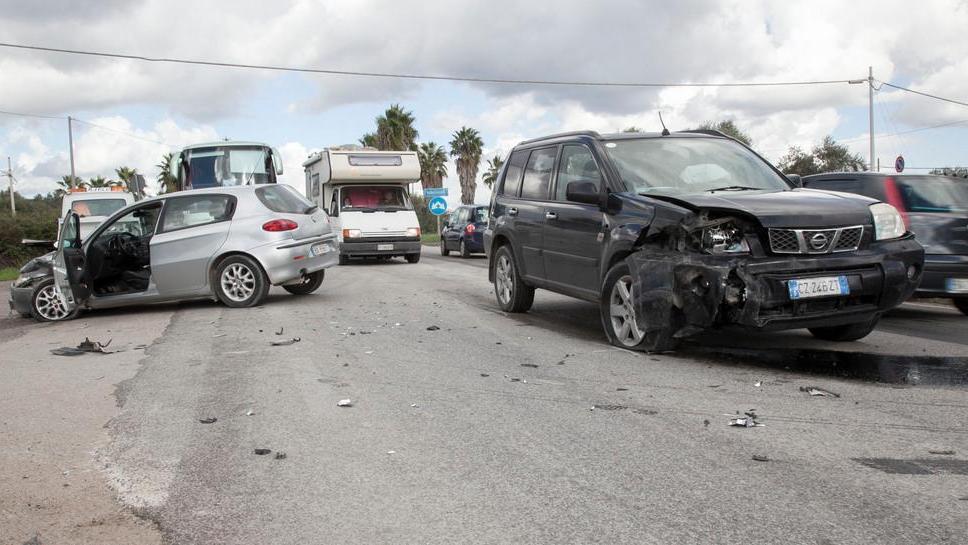 Alghero, ennesimo incidente al bivio per l’aeroporto: due feriti