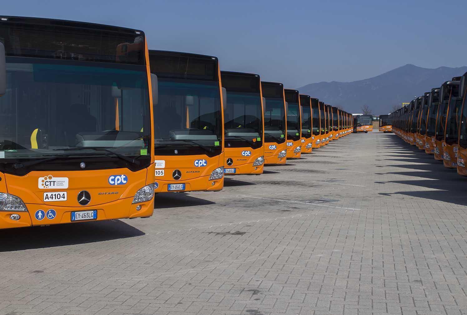 Autobus per il trasporto pubblico locale (Foto d'archivio)