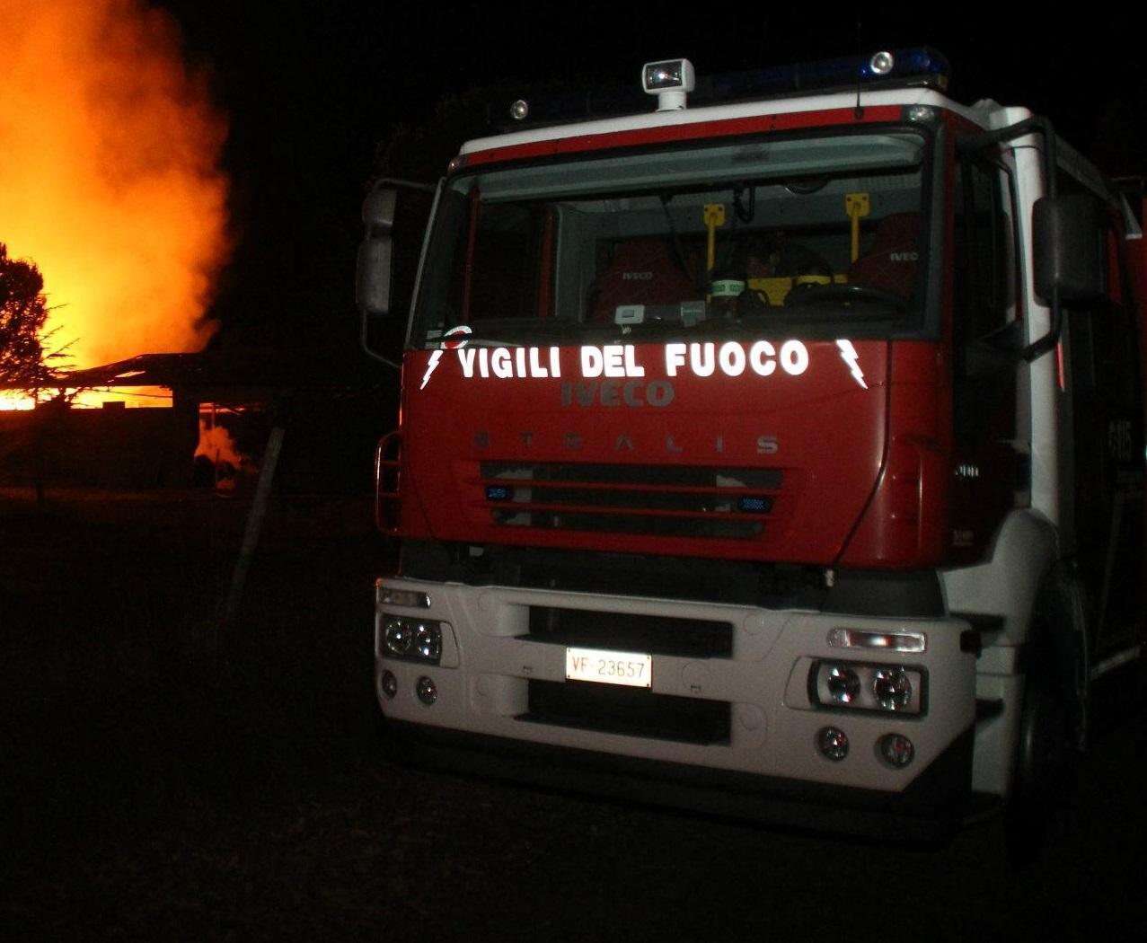 Danno fuoco all'Audi A6 della moglie di un avvocato