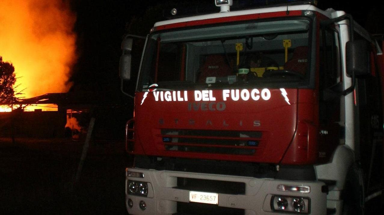 Danno fuoco all'Audi A6 della moglie di un avvocato