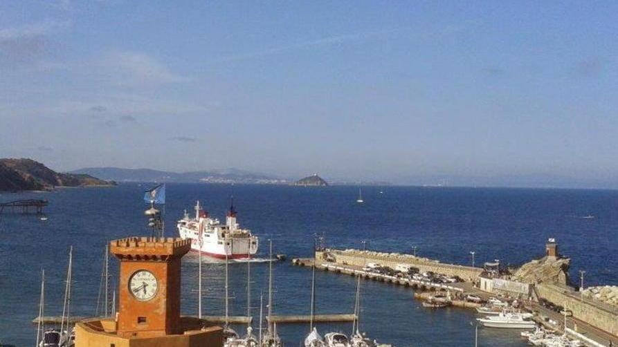 «Sul porto Galli coinvolga anche noi»