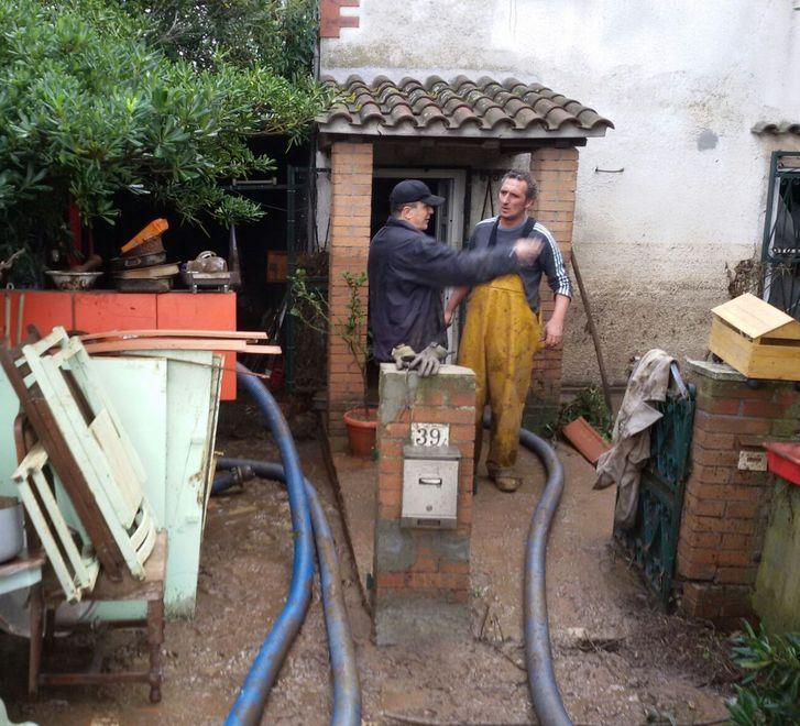 Si inizia a pulire nel fango