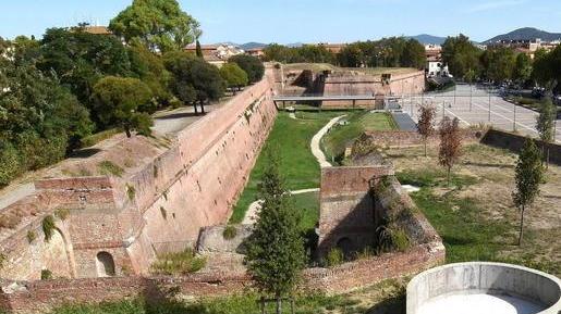 in tour tra cassero e fortezza
