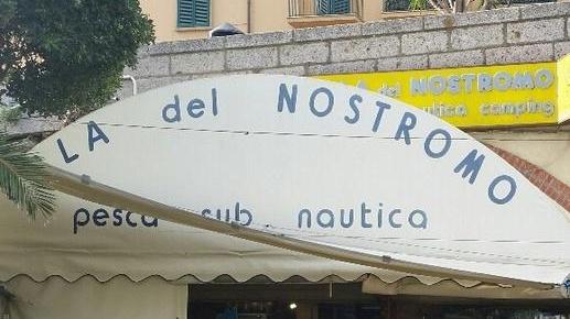 Il marciapiede manda sott’acqua il bar